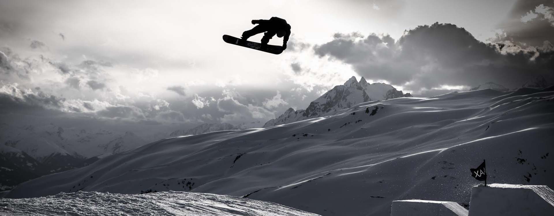 Snowboarder auf Kicker